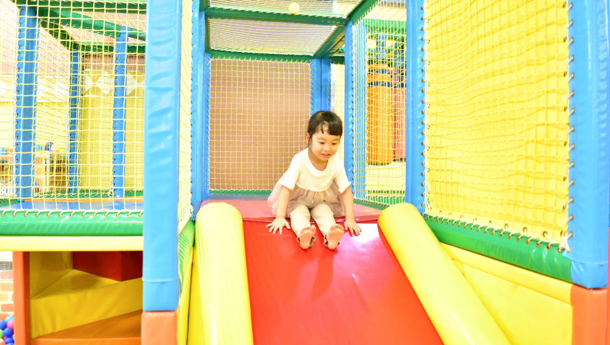 子ども達が遊ぶ遊具やおもちゃにも